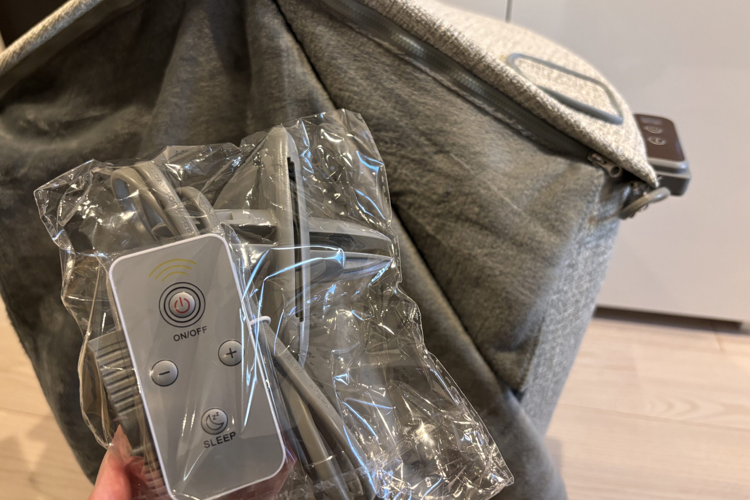 atRise(アットライズ)パネルヒーターのリモコン